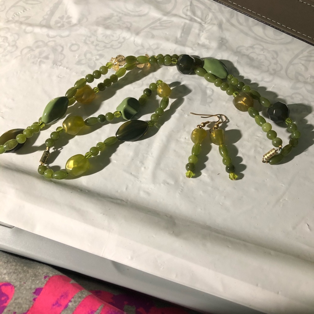 Handmade-green-necklace-bracelet-earrings